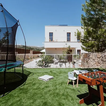 Casa Luma Design Villa, Heated Pool & Privacy *