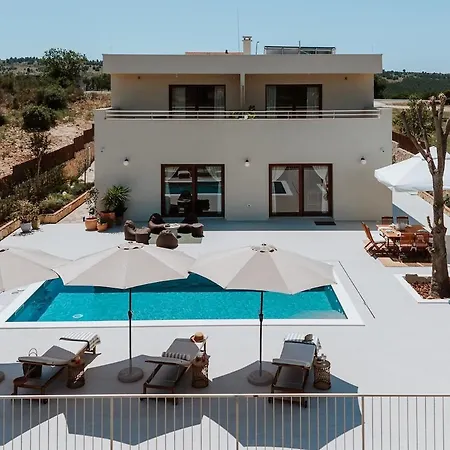 Casa Luma Design Villa, Heated Pool & Privacy * Donje Polje