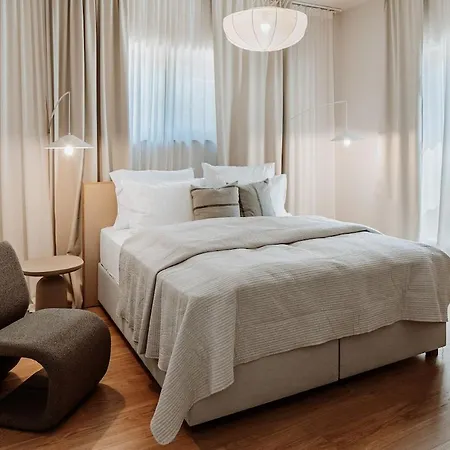 Casa Luma Design Villa, Heated Pool & Privacy *