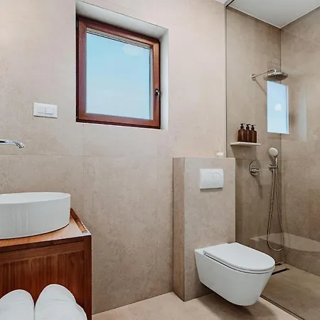 Casa Luma Design Villa, Heated Pool & Privacy