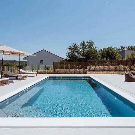 Casa Luma Design Villa, Heated Pool & Privacy 别墅