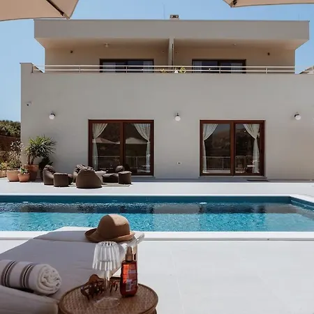 Casa Luma Design Villa, Heated Pool & Privacy 别墅 *
