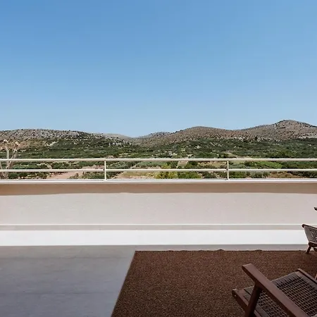 Casa Luma Design Villa, Heated Pool & Privacy *