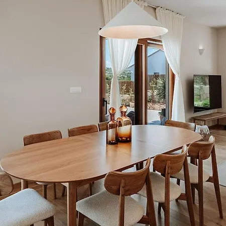 Casa Luma Design Villa, Heated Pool & Privacy *