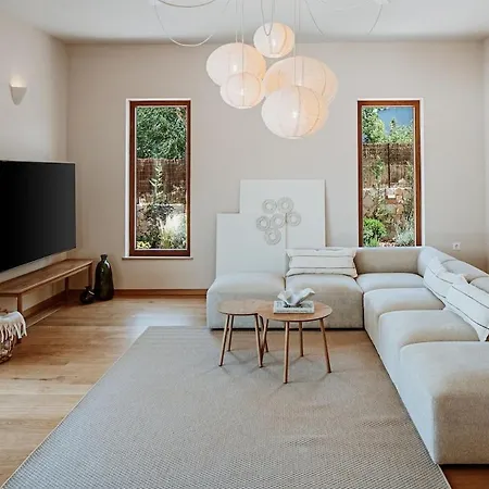 Casa Luma Design Villa, Heated Pool & Privacy