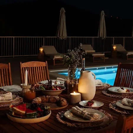 Casa Luma Design Villa, Heated Pool & Privacy *