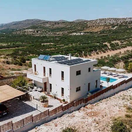 Casa Luma Design Villa, Heated Pool & Privacy 别墅