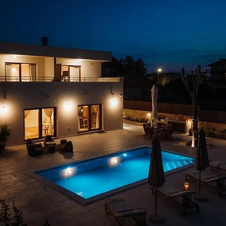 Casa Luma Design Villa, Heated Pool & Privacy * Donje Polje