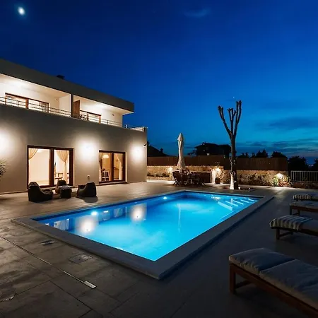 别墅 Casa Luma Design Villa, Heated Pool & Privacy *